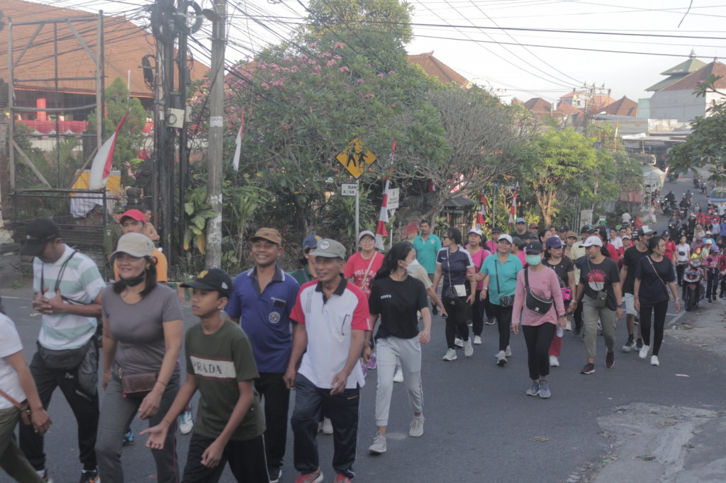 Kegiatan Jalan Santai Dalam Rangka Hut Ri Ke 78 Dan Porsenides Dalung Tahun 2023 Desadalung Badung 0073